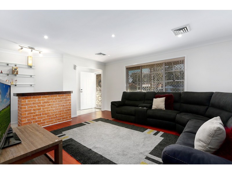 11 Julia Close, West Hoxton NSW 2171