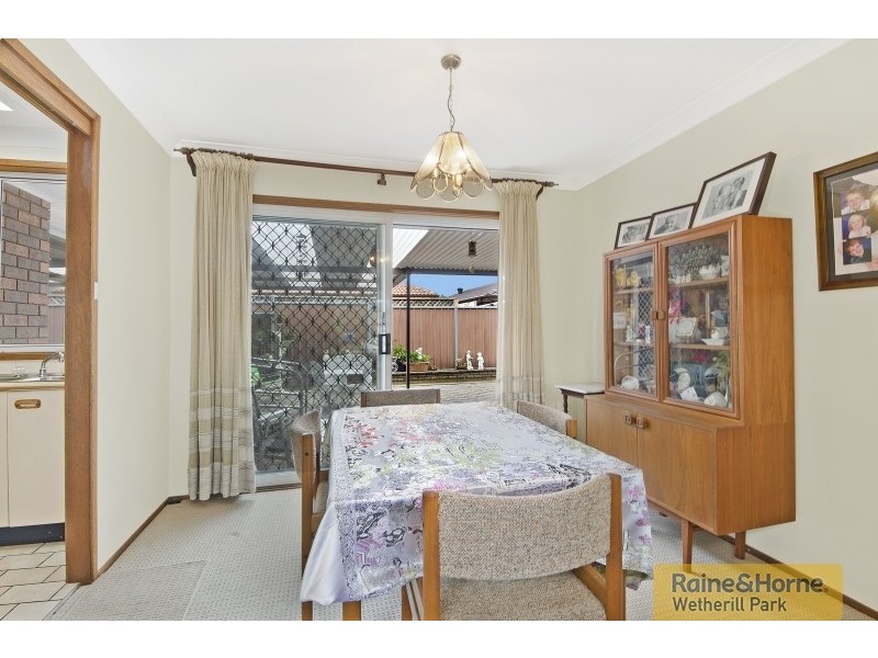4 Batlow Place, Bossley Park NSW 2176