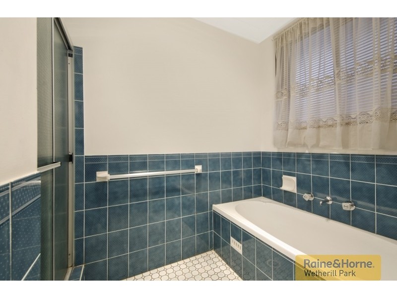 4 Batlow Place, Bossley Park NSW 2176