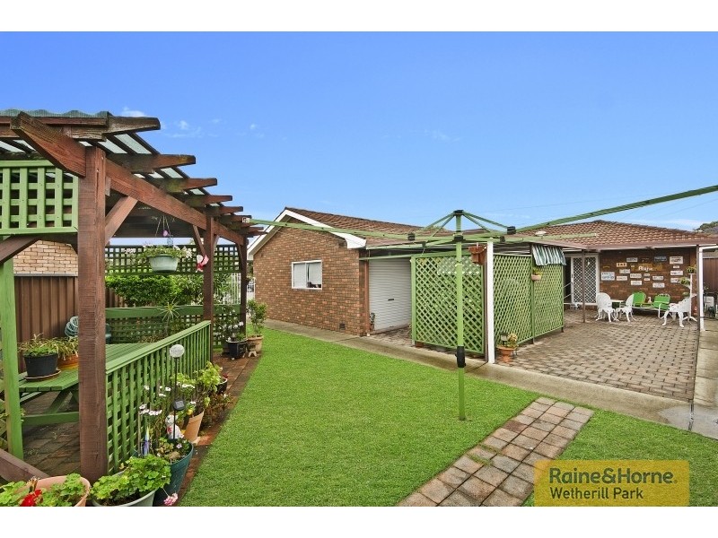 4 Batlow Place, Bossley Park NSW 2176