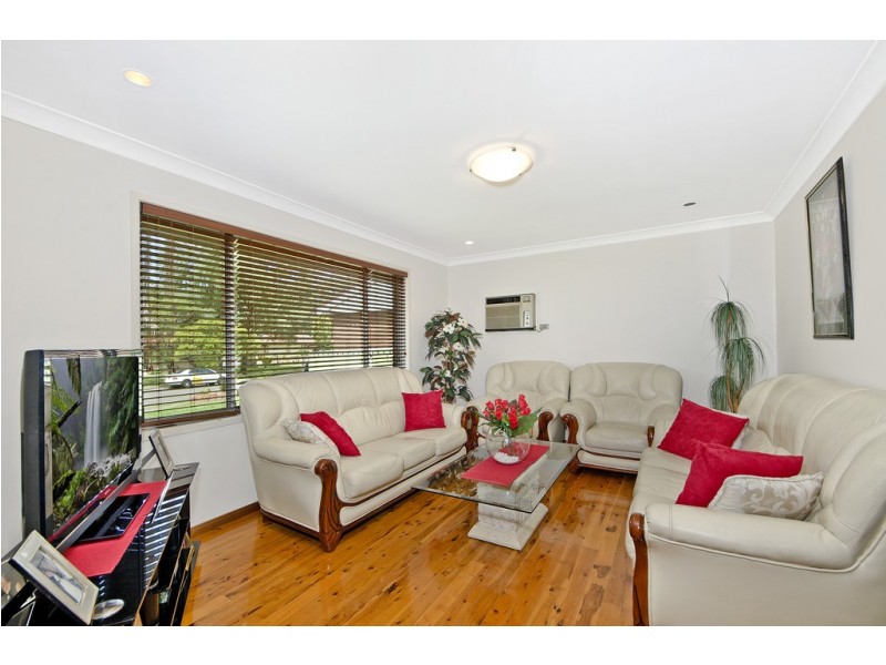 9 Comberford Close, Prairiewood NSW 2176