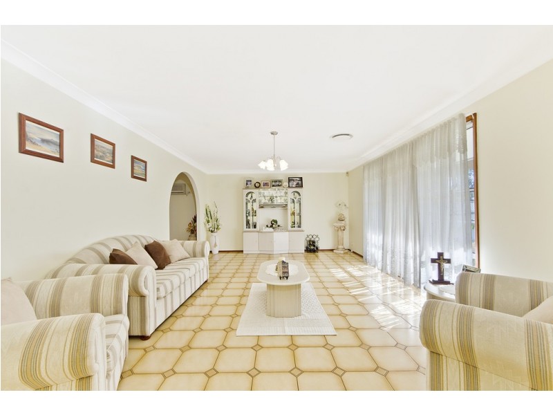 7 Sherritt Place, Prairiewood NSW 2176