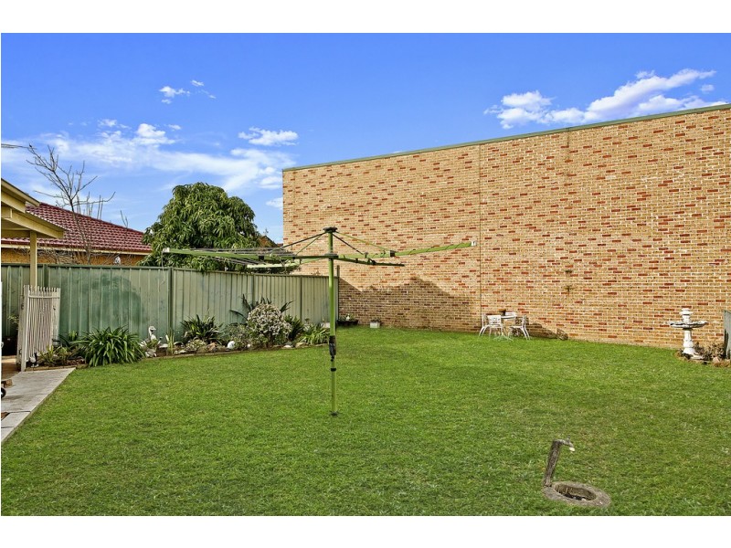 8/16 Benghazi Street, Bossley Park NSW 2176