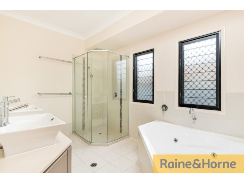 35 Lookout Place, Narangba QLD 4504