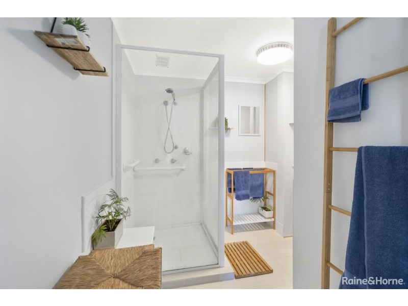 1/102 Hornibrook Esplanade, Clontarf QLD 4019