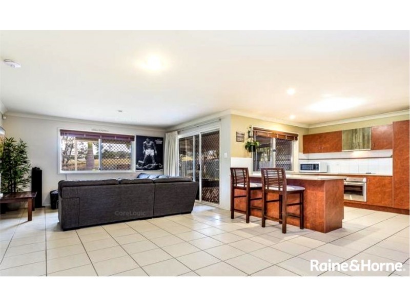 44 BUTTERFLY DRIVE, Kallangur QLD 4503