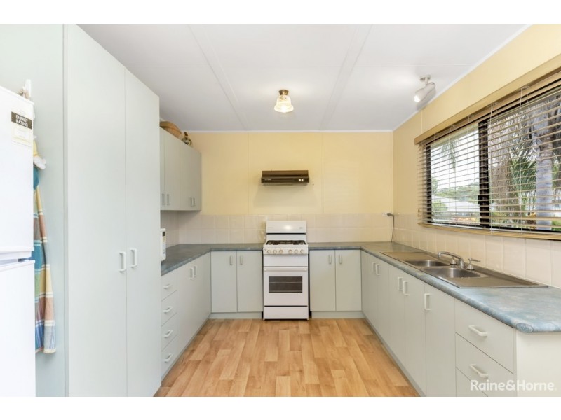 16 CORONATION AVENUE, Beachmere QLD 4510