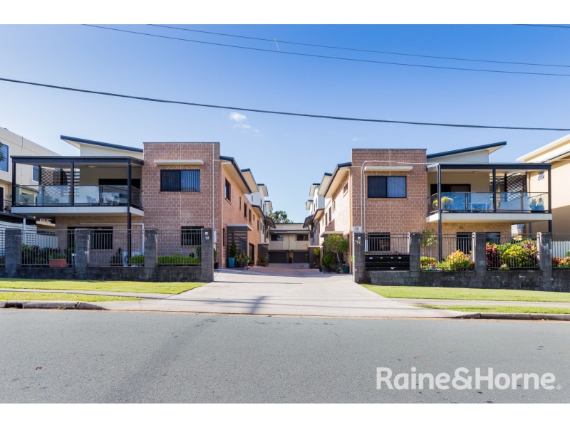 6 12 GEORGINA STREET, Woody Point QLD 4019