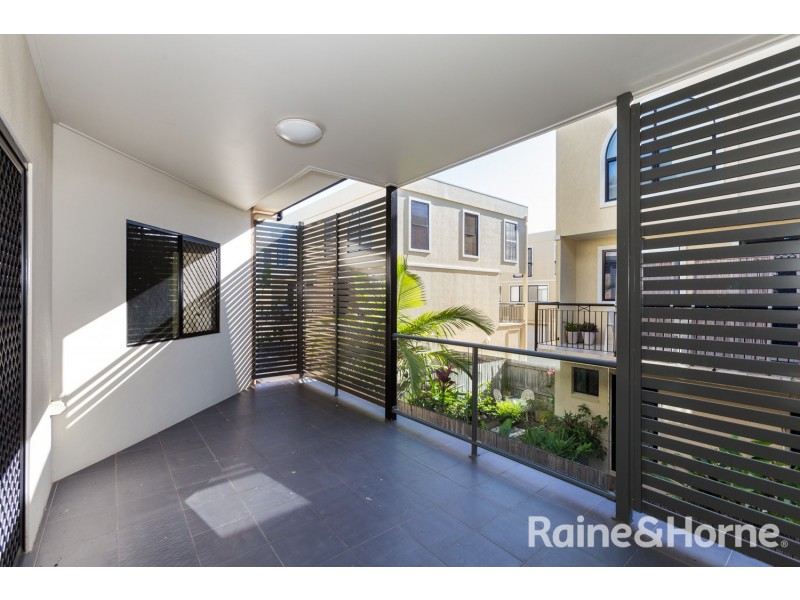 6 12 GEORGINA STREET, Woody Point QLD 4019