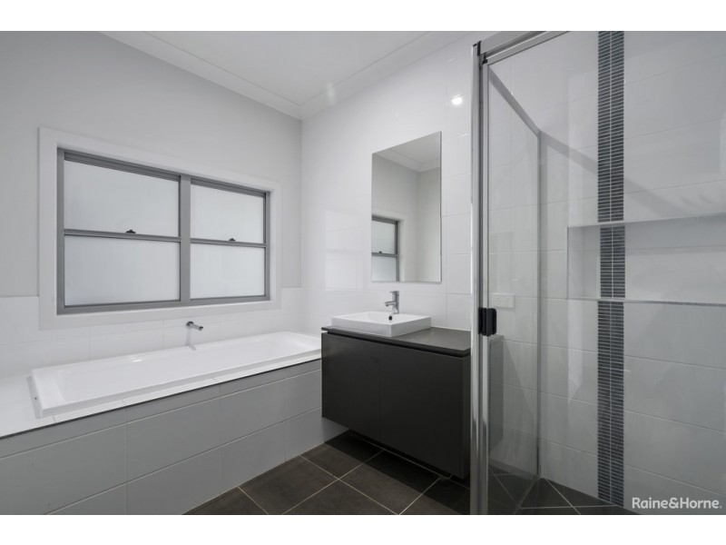 28 GRICE CRESCENT, Ningi QLD 4511