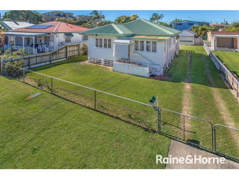 6 LAURA STREET, Clontarf QLD 4019