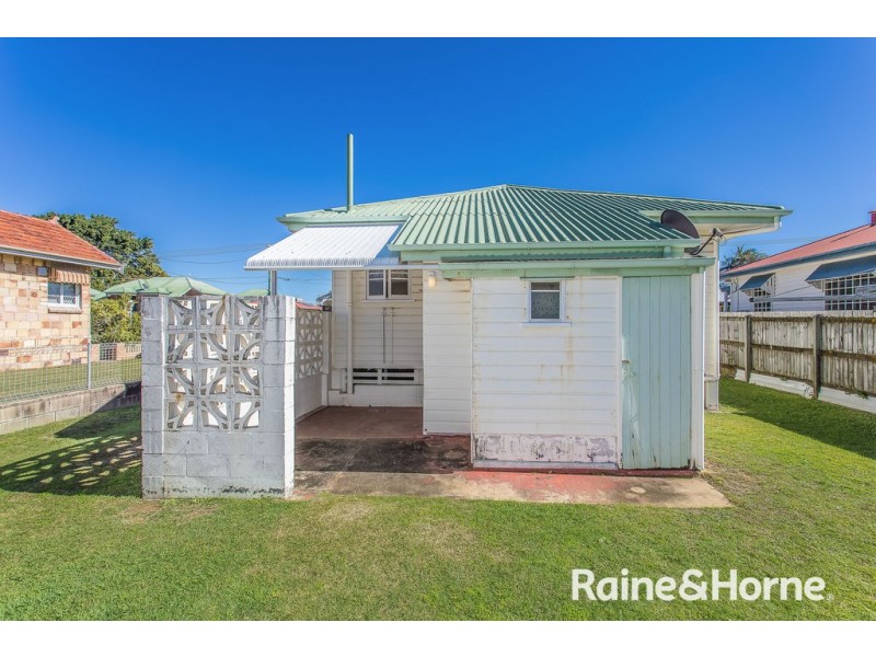 6 LAURA STREET, Clontarf QLD 4019