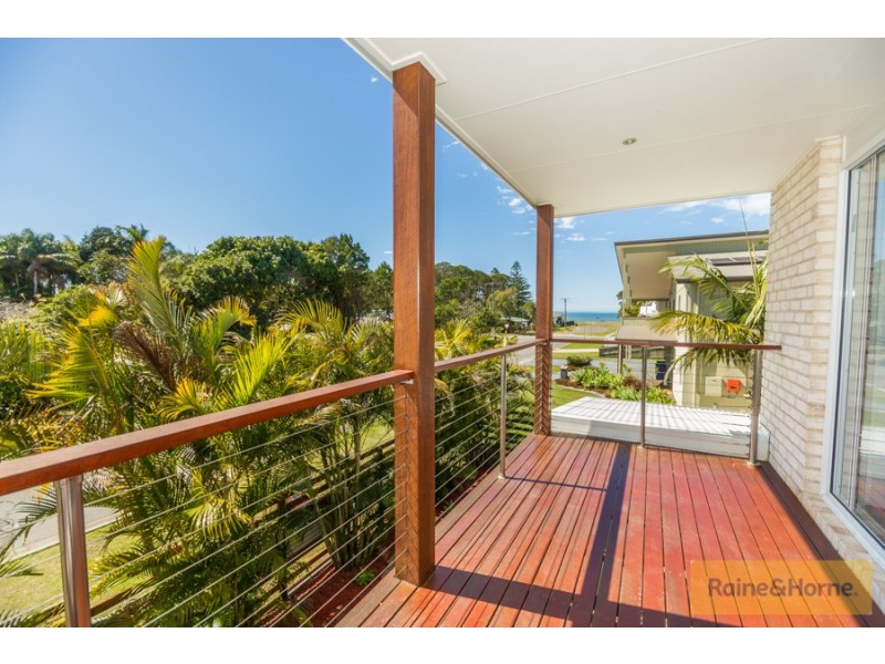 2 Phillip St, Beachmere QLD 4510