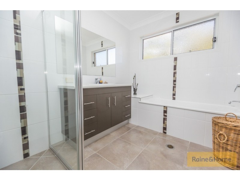 2 Phillip St, Beachmere QLD 4510