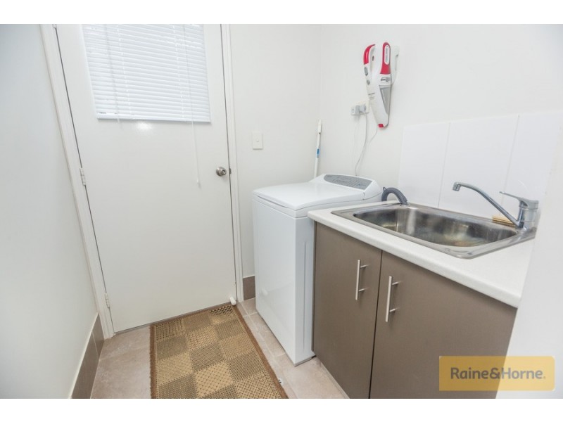 2 Phillip St, Beachmere QLD 4510