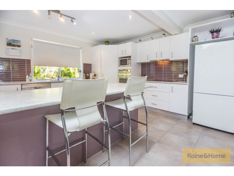 2 Phillip St, Beachmere QLD 4510