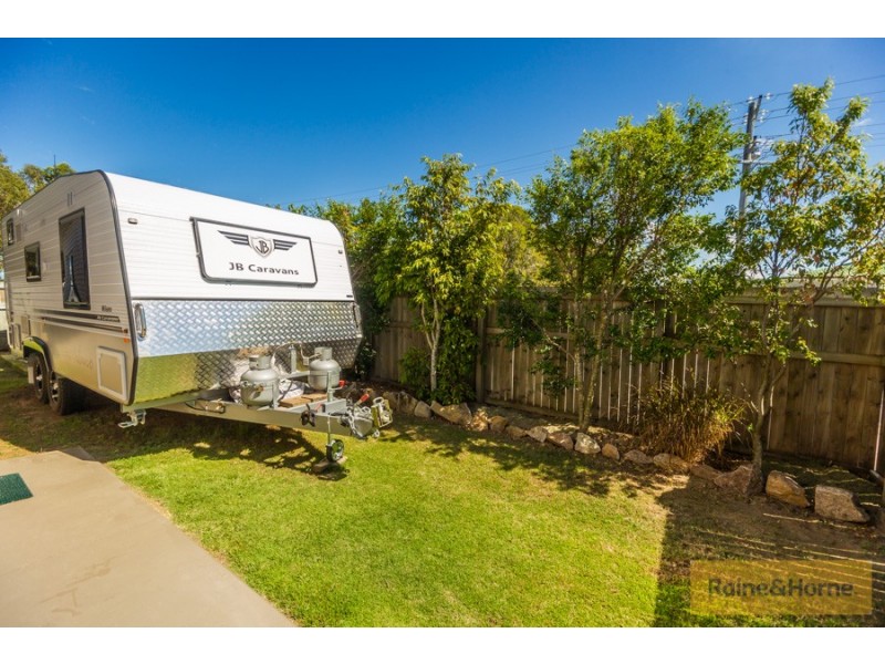 2 Phillip St, Beachmere QLD 4510