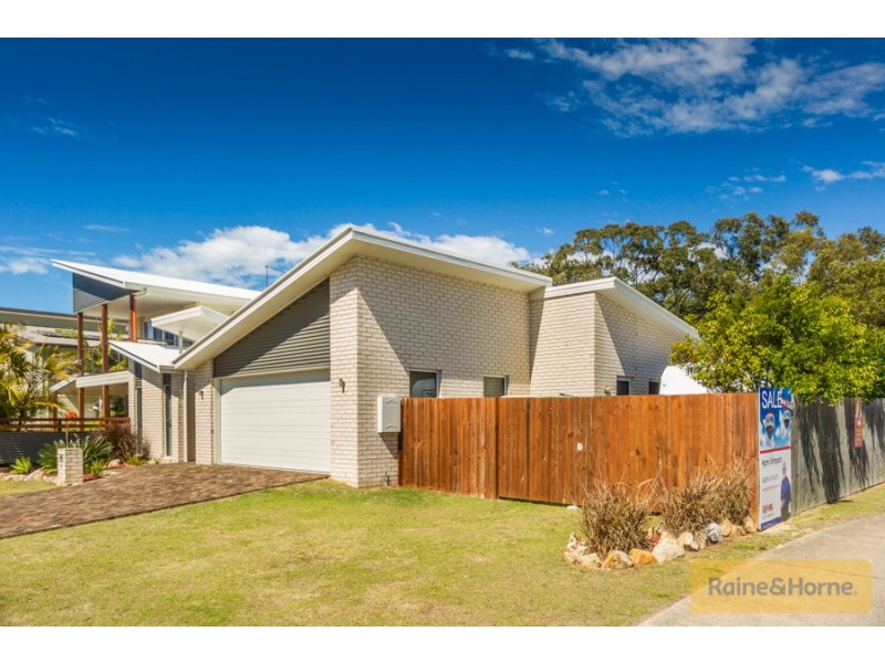 2 Phillip St, Beachmere QLD 4510