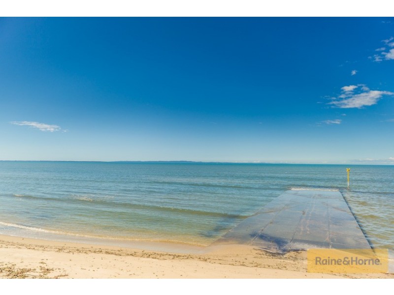 2 Phillip St, Beachmere QLD 4510