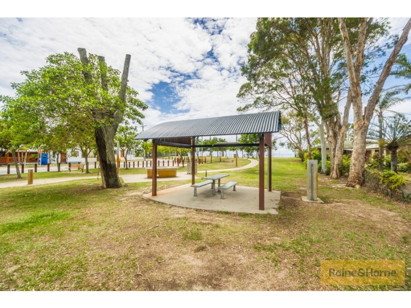 1/5 Biggs Avenue, Beachmere QLD 4510