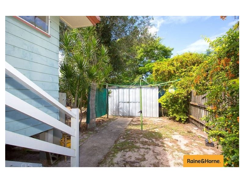 2 Dwyer Street, Beachmere QLD 4510