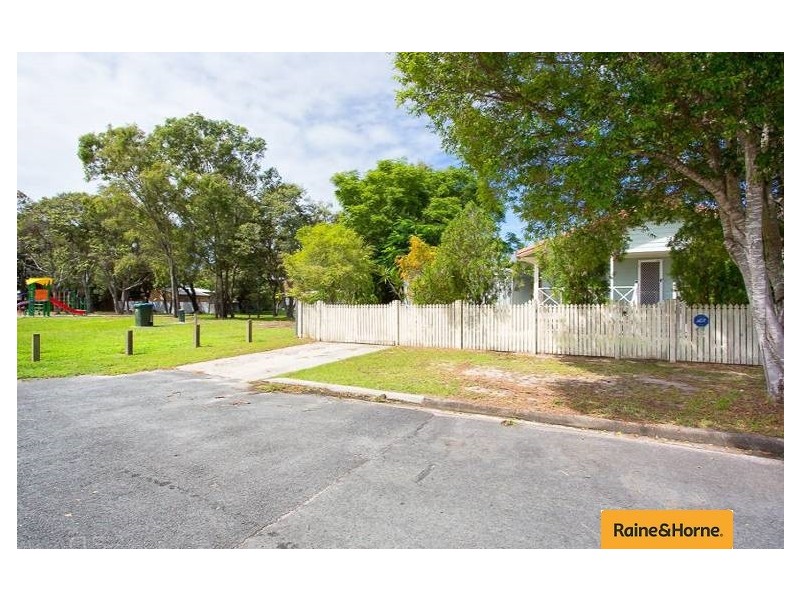 2 Dwyer Street, Beachmere QLD 4510