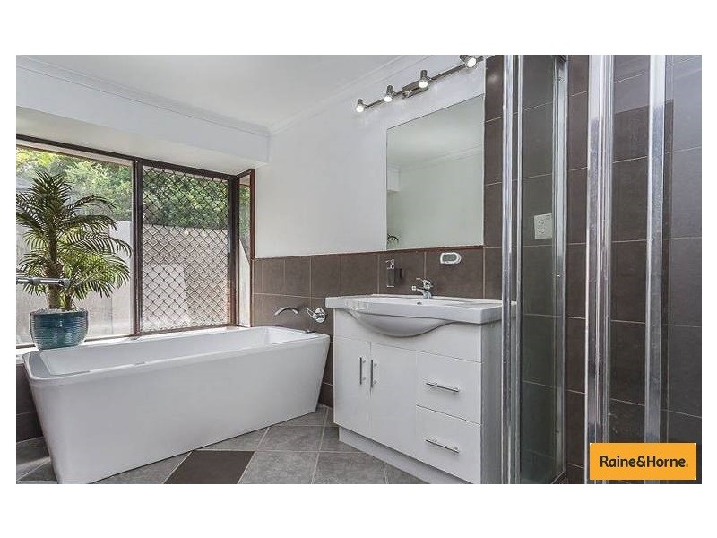 48 Eucumbene Drive, Petrie QLD 4502