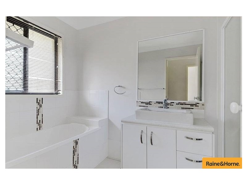 4 Angophora Close, Narangba QLD 4504