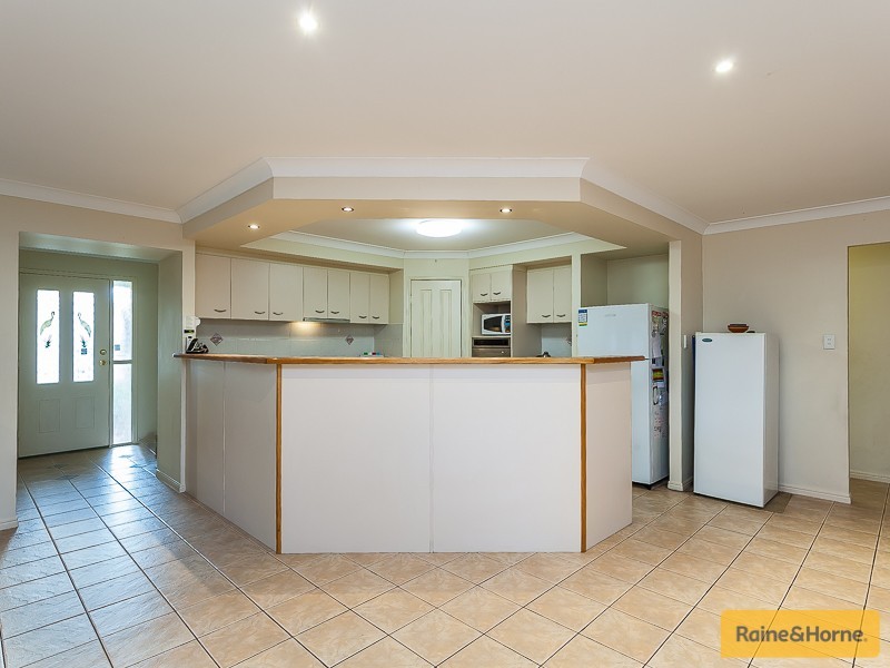 12 Sutherland Crescent, Morayfield QLD 4506