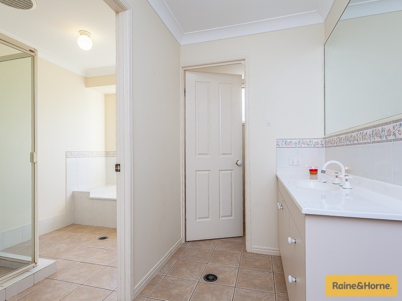 12 Sutherland Crescent, Morayfield QLD 4506