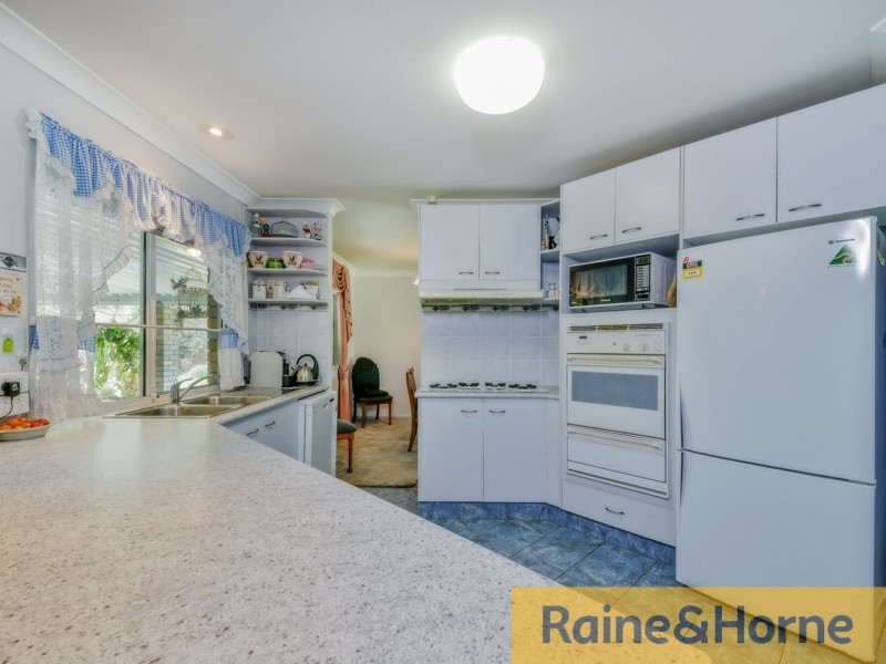 17 Taksan Pl, Ningi QLD 4511