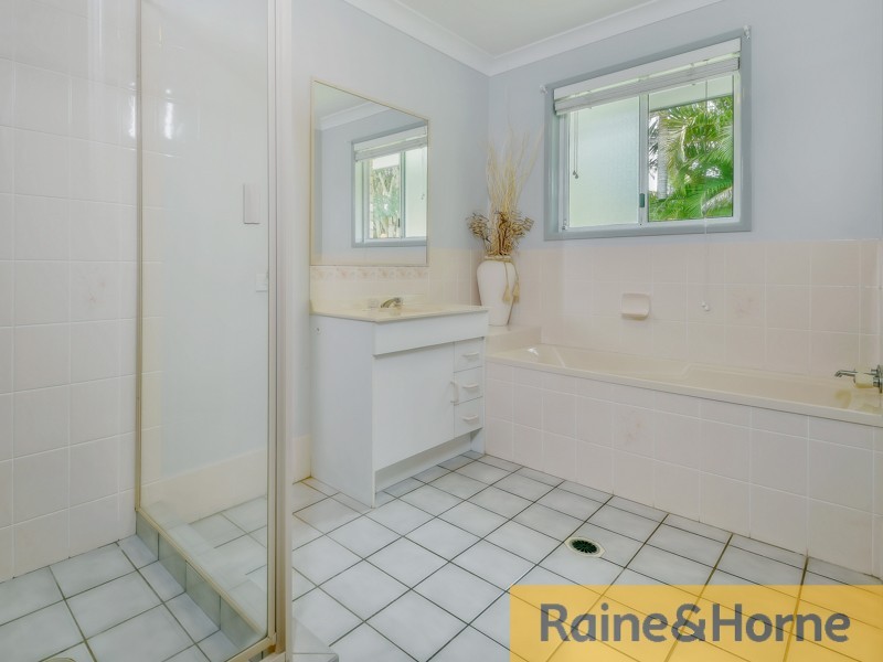 17 Taksan Pl, Ningi QLD 4511