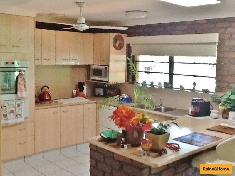 4 Gillian Street, Beachmere QLD 4510