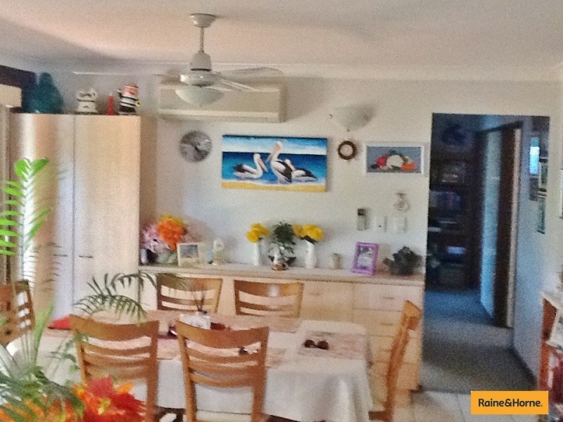 4 Gillian Street, Beachmere QLD 4510