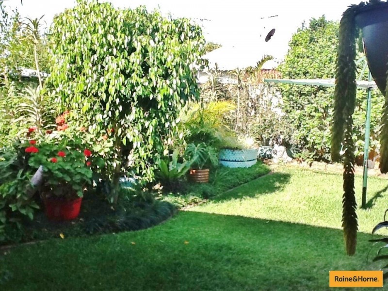 4 Gillian Street, Beachmere QLD 4510