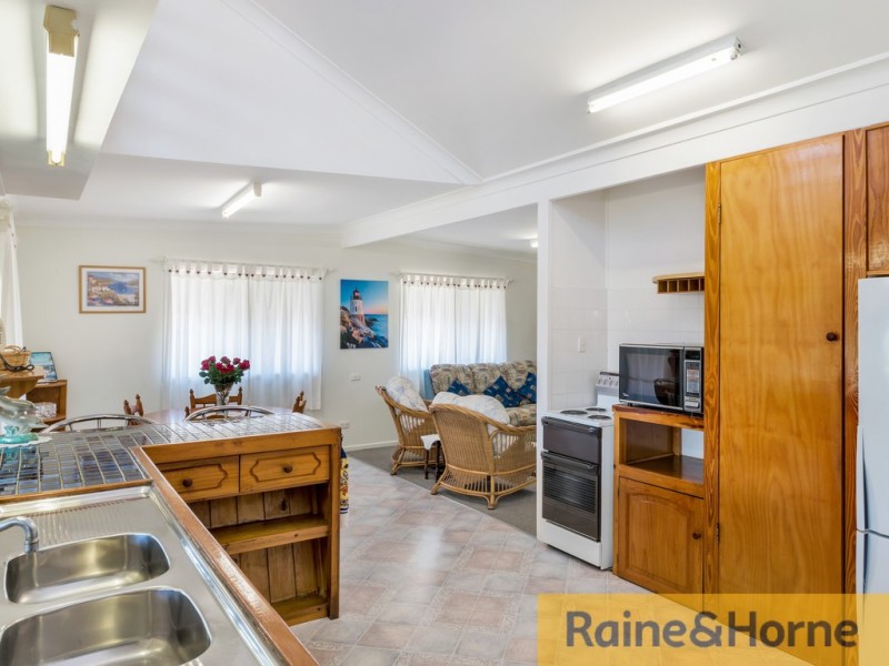 98 Biggs Avenue, Beachmere QLD 4510
