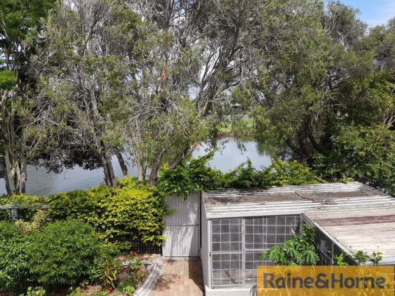 98 Biggs Avenue, Beachmere QLD 4510
