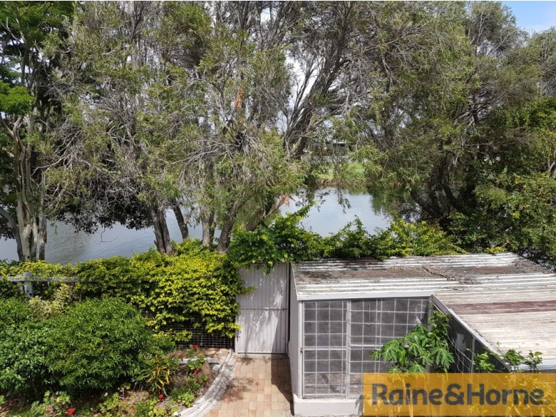 98 Biggs Avenue, Beachmere QLD 4510