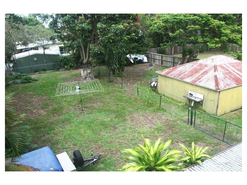 4 Gibson St, Beachmere QLD 4510