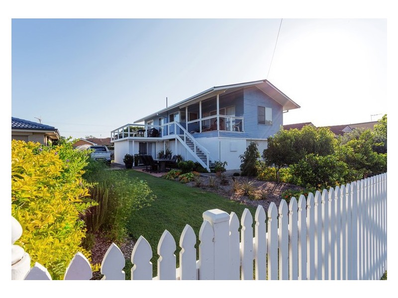 20 Old Bar Rd, Old Bar NSW 2430