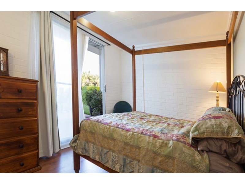 20 Old Bar Rd, Old Bar NSW 2430