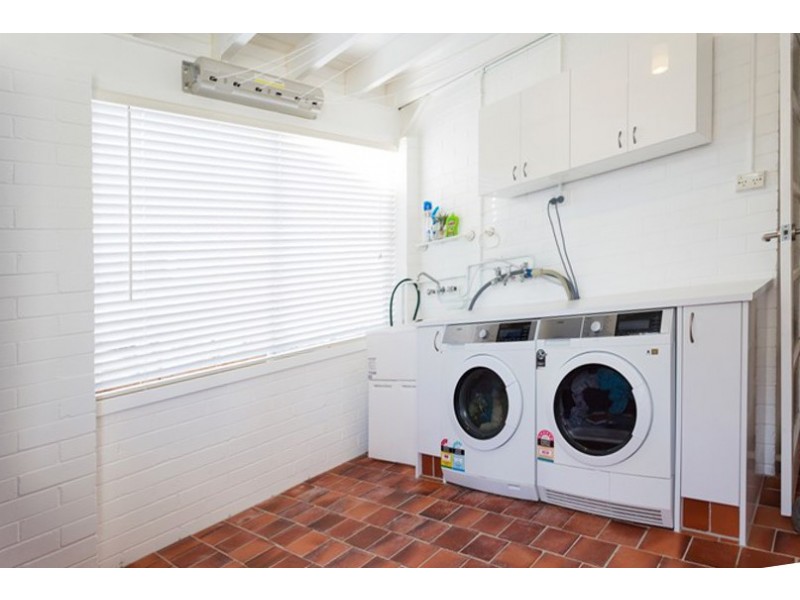 20 Old Bar Rd, Old Bar NSW 2430