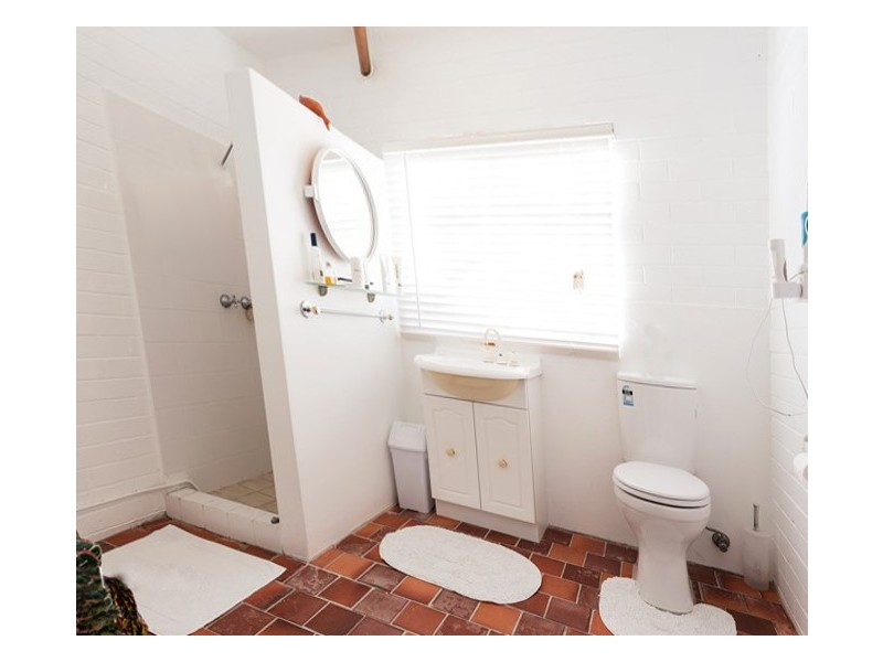 20 Old Bar Rd, Old Bar NSW 2430