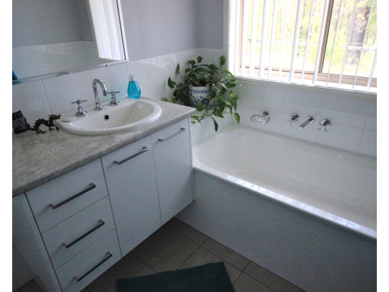 11 Roach Rd, Lower Pappinbarra NSW 2446