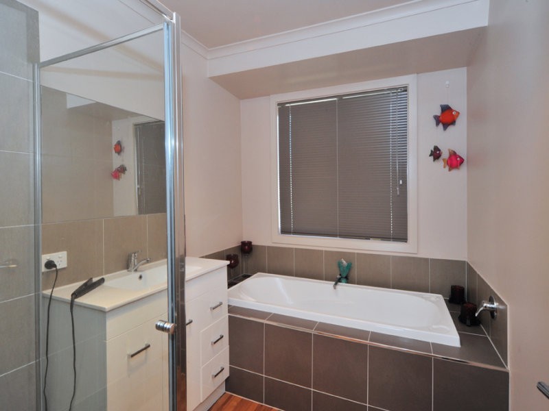 4 Arinya Close, Ascot VIC 3551