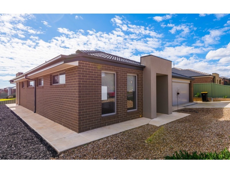 1 Therese Way, Maiden Gully VIC 3551