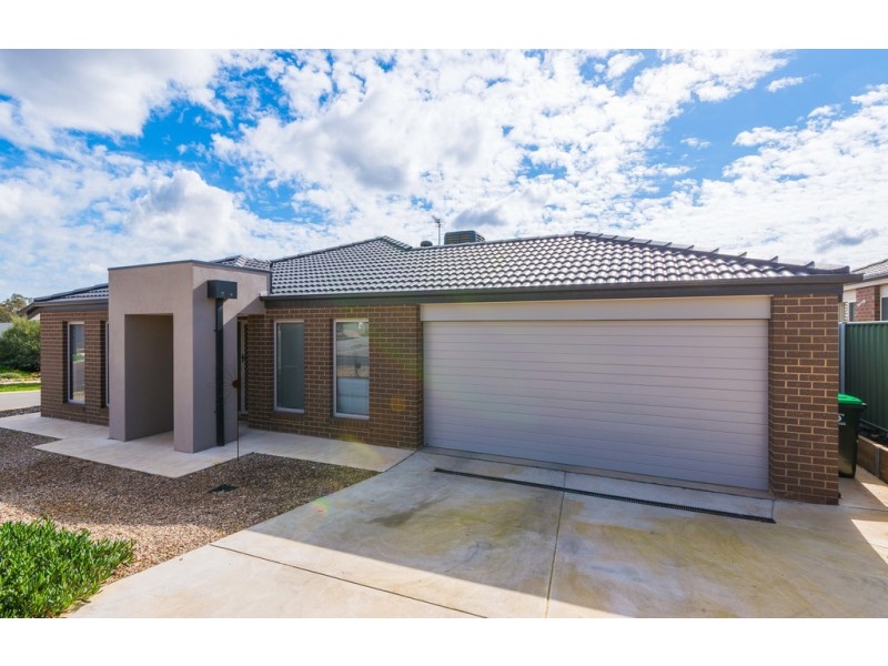 1 Therese Way, Maiden Gully VIC 3551