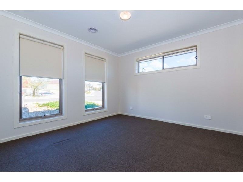 1 Therese Way, Maiden Gully VIC 3551