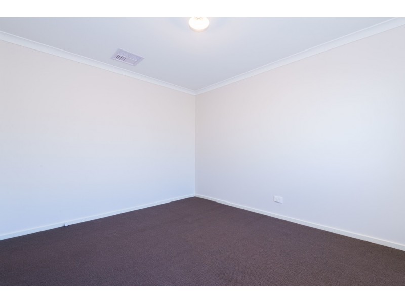 1 Therese Way, Maiden Gully VIC 3551