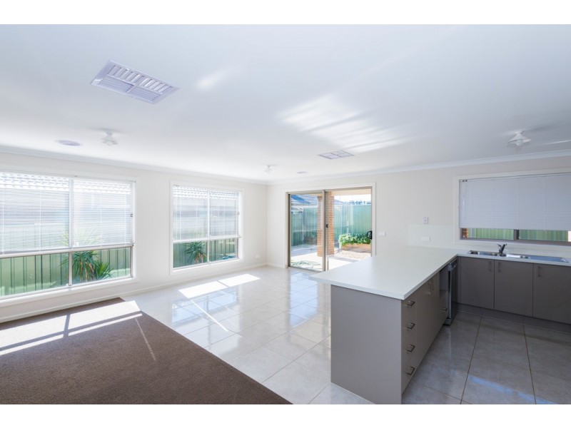 1 Therese Way, Maiden Gully VIC 3551
